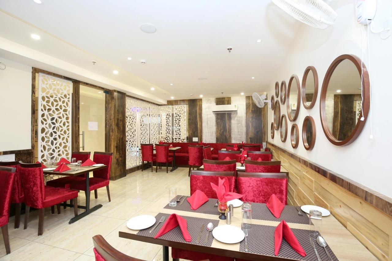 Hôtel Vaccinated Staff- Capital O 14225 Bahl Regency à Zirakpur Extérieur photo