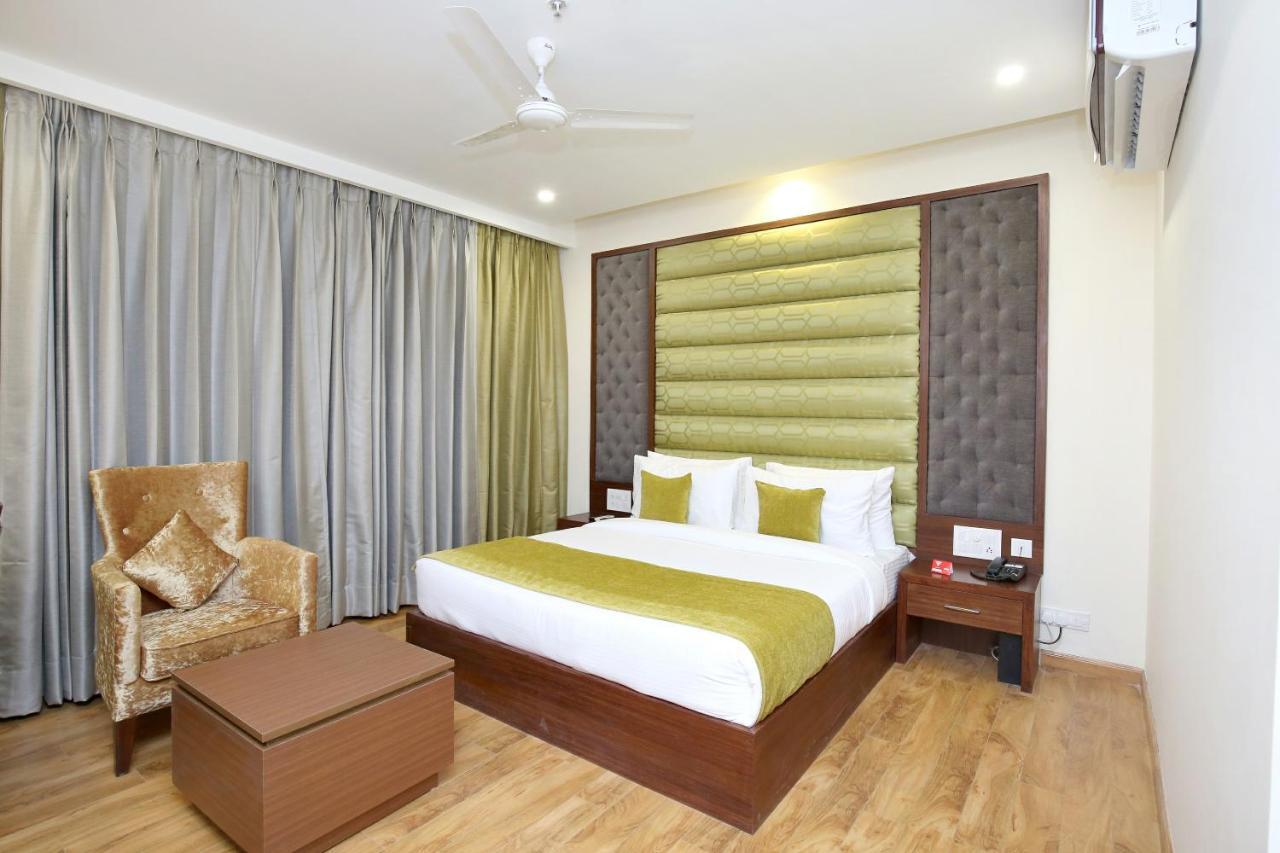 Hôtel Vaccinated Staff- Capital O 14225 Bahl Regency à Zirakpur Extérieur photo